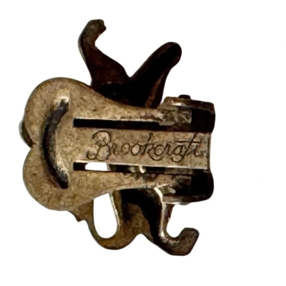 VNTG Brookcraft‎ Walking Lion Clip Statement Earrings Antique Gold Tone Figural
